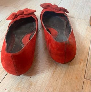Zapatillas rojas con lazo