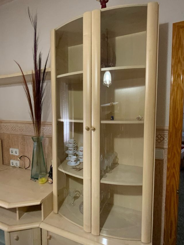 Mueble salón madera clara - Vitrina