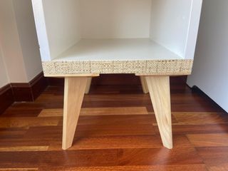 Estantería blanca y beige
