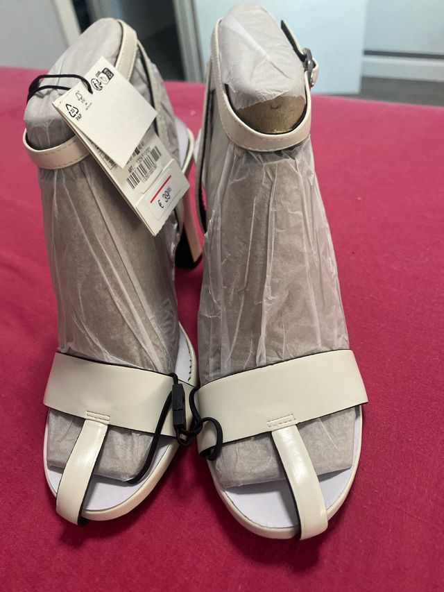 Sandalias Zara blancas nuevas