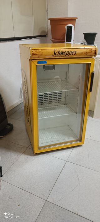 Nevera Schweppes vintage
y hace un poco de ruidos