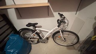 Bicicleta B'Twin blanca