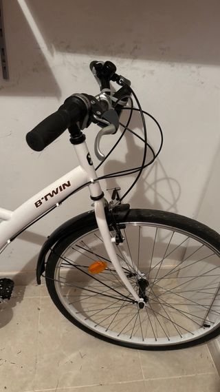 Bicicleta B'Twin blanca