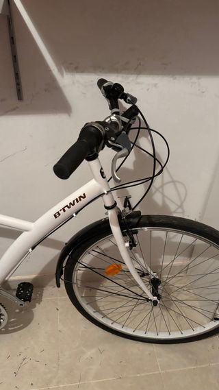 Bicicleta B'Twin blanca
