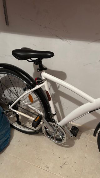 Bicicleta B'Twin blanca