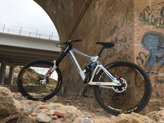 Mondraker Summum Pro Team DH