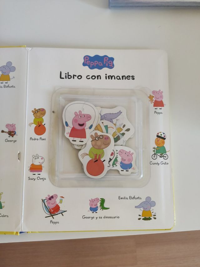Libro Peppa Pig con imanes