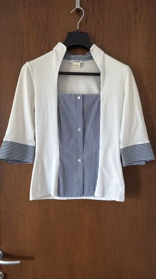 Camicia elegante bianca e blu a righe
