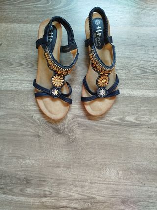 Sandalias cuña negras multicolor