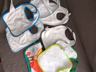 16 Bavaglini neonato: silicone, manica lunga