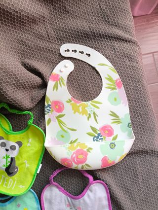16 Bavaglini neonato: silicone, manica lunga
