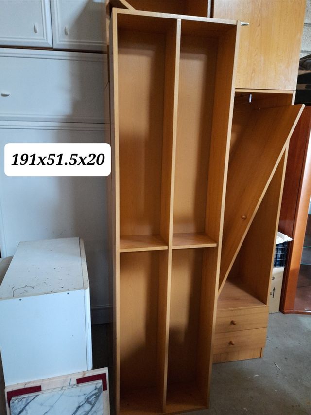 Estantería de madera