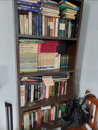 Estantería de madera