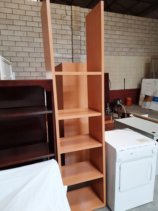 Estantería de madera