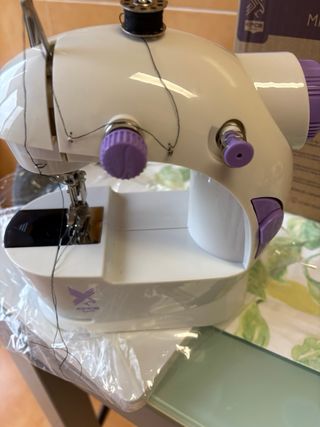 Mini máquina de coser