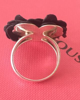 Anillo Tous plata, piel negra