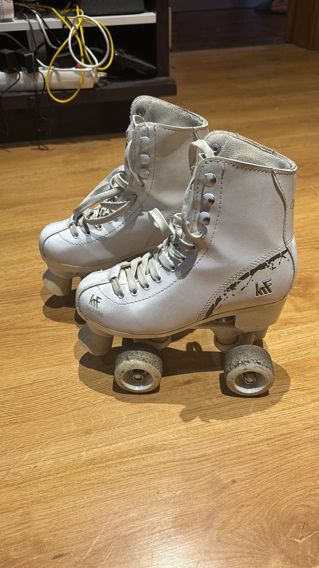 Patines 4 ruedas. Talla 35
