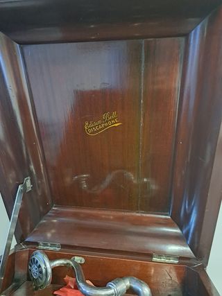 Gramola Bell antigua con mueble