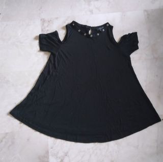 Blusa negra hombros descubiertos