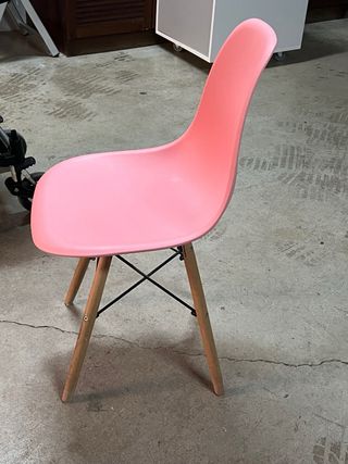 Silla rosa estilo Eames