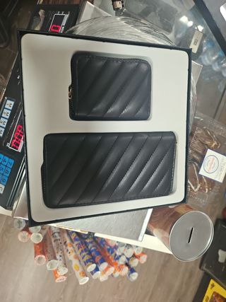 Cartera y monedero negros