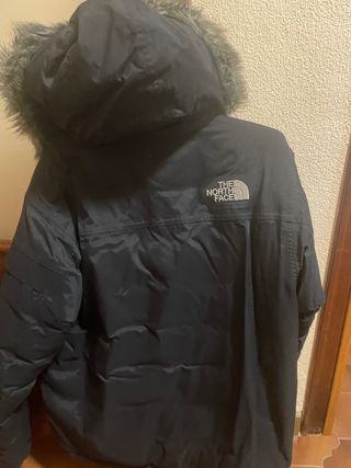 Chaqueta The North Face negra HyVent