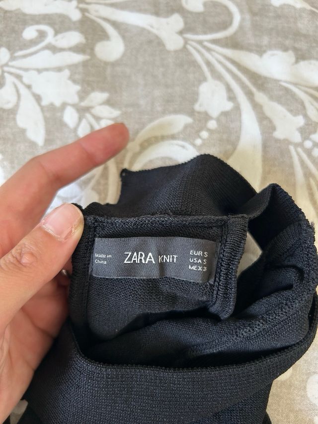 Top negro Zara flecos