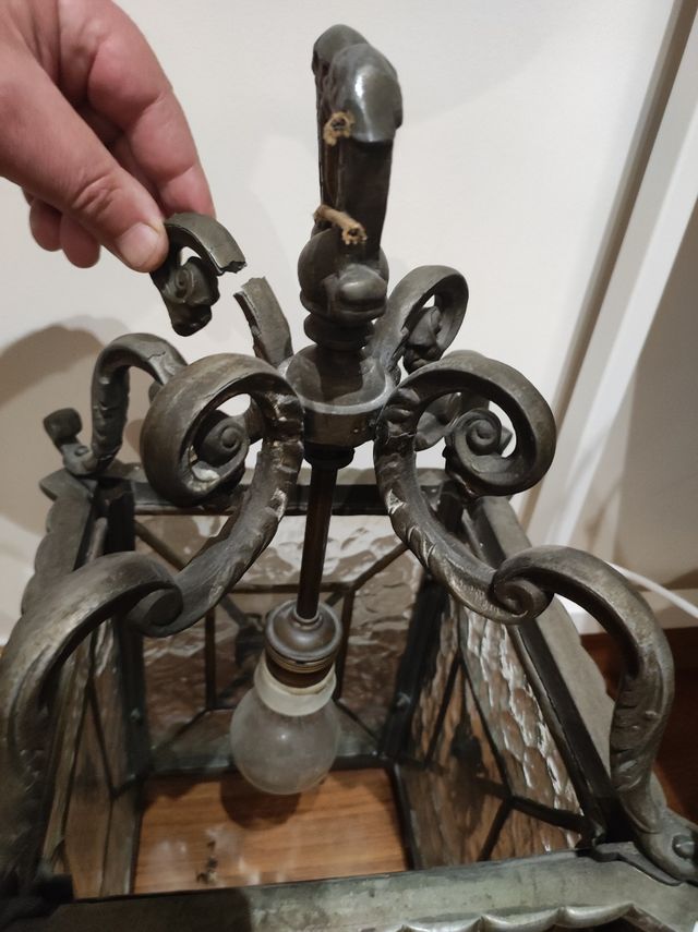 Lampada antica - Metallo e vetro; antichità