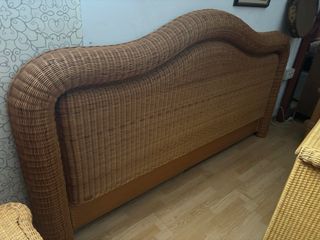 Dormitorio ratán: cama,cómoda, cabecero, 2 mesitas