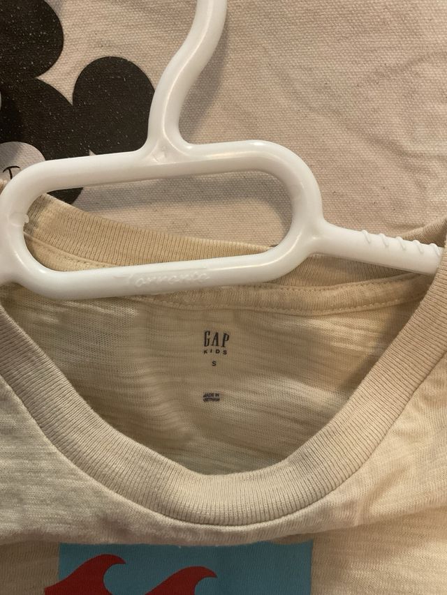 Camiseta niño Gap tiburón