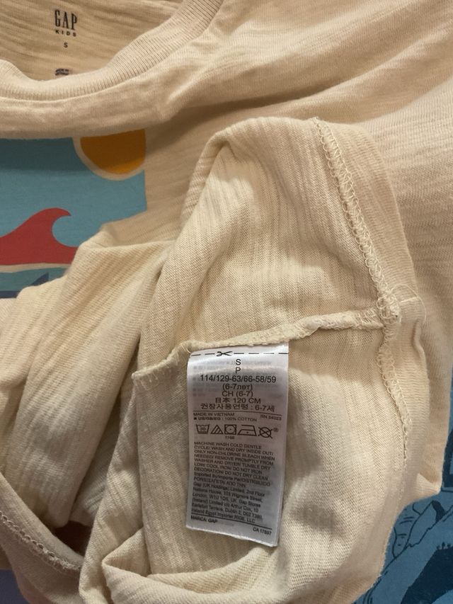 Camiseta niño Gap tiburón