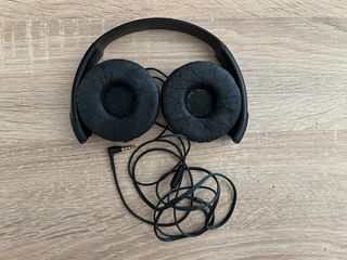 Auriculares Sony negros plegables