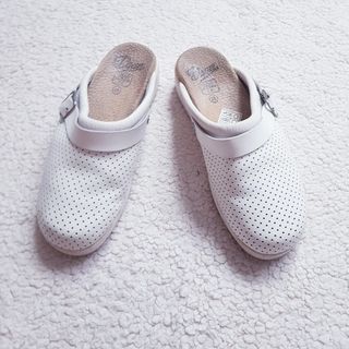 Zuecos sanitarios piel blanco unisex Dian