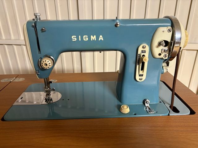 Máquina coser Sigma + mueble