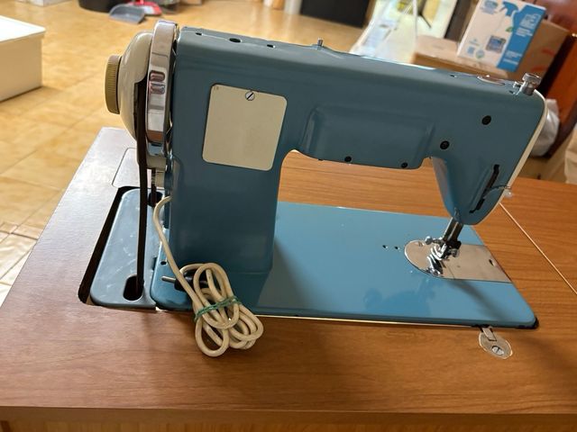 Máquina coser Sigma + mueble