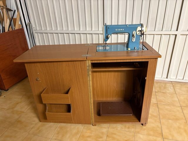 Máquina coser Sigma + mueble