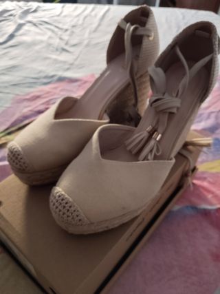 Alpargatas beige cuña nº 39,5