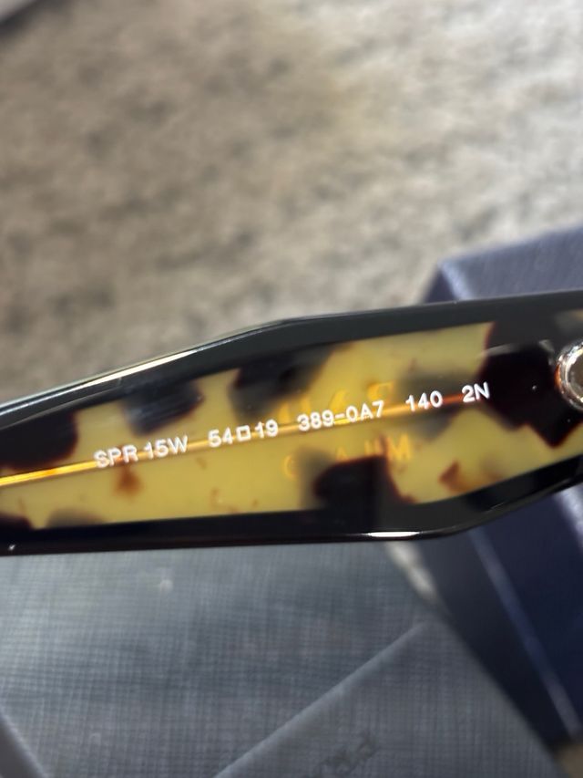 Gafas Prada - marrón y negro
nuevas originales