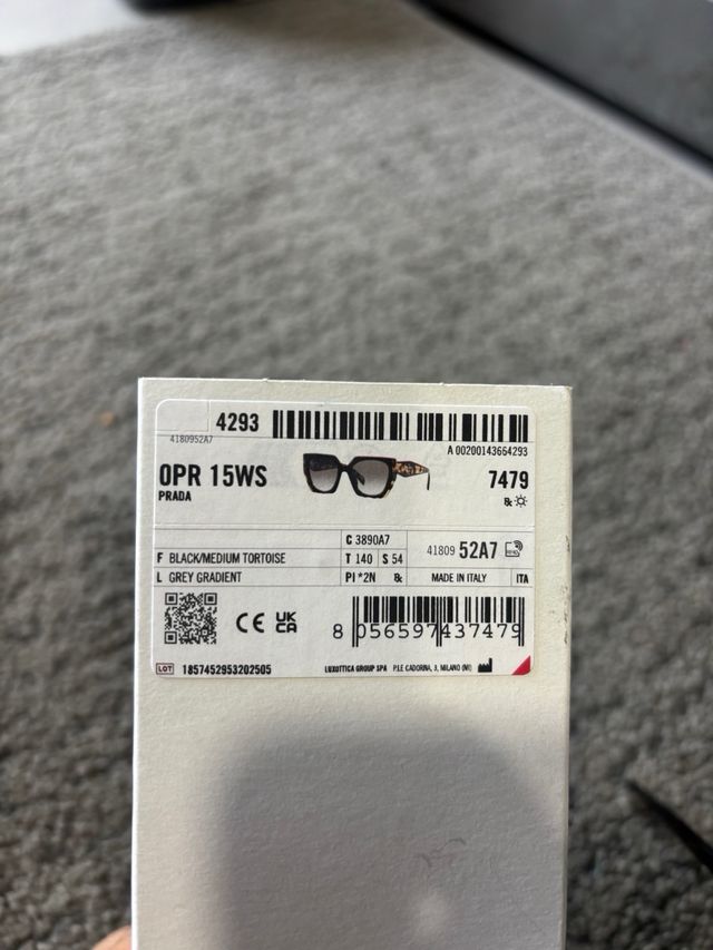 Gafas Prada - marrón y negro
nuevas originales