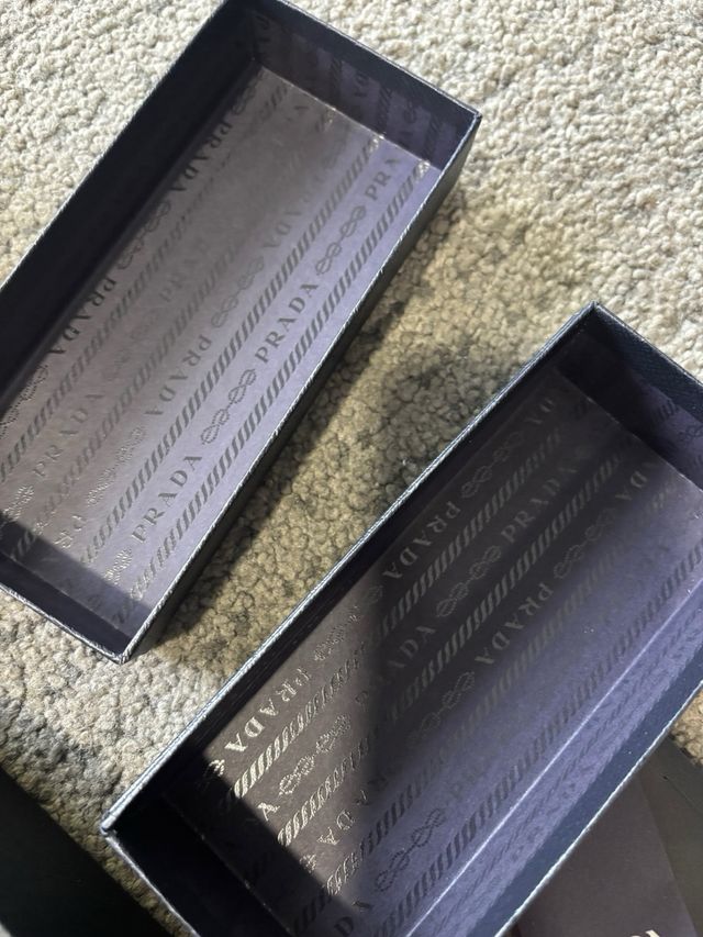 Gafas Prada - marrón y negro
nuevas originales