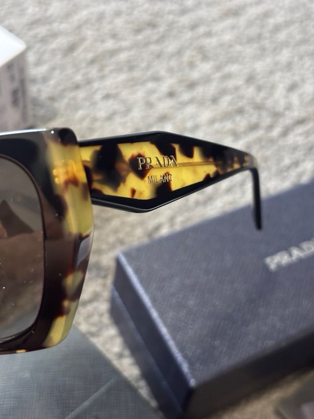 Gafas Prada - marrón y negro
nuevas originales