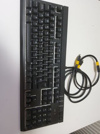 Teclado Corsair STRAFE RGB MK1 MX Cherry