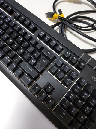 Teclado Corsair STRAFE RGB MK1 MX Cherry