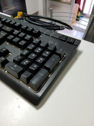 Teclado Corsair STRAFE RGB MK1 MX Cherry