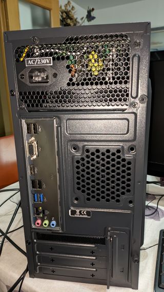 Torre PC sobremesa negra