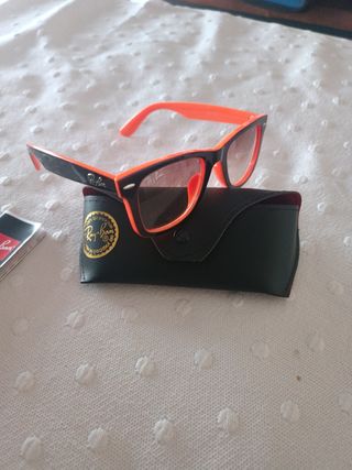 Ray-Ban: Gafas rojas y negras