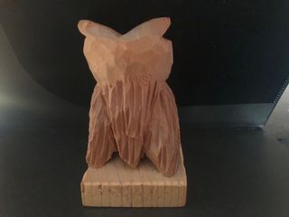 Civetta in legno intagliato a mano