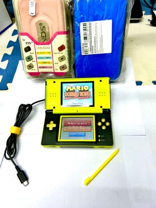Nintendo DS Lite Giallo&Nero + Giochi