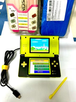 Nintendo DS Lite Giallo&Nero + Giochi