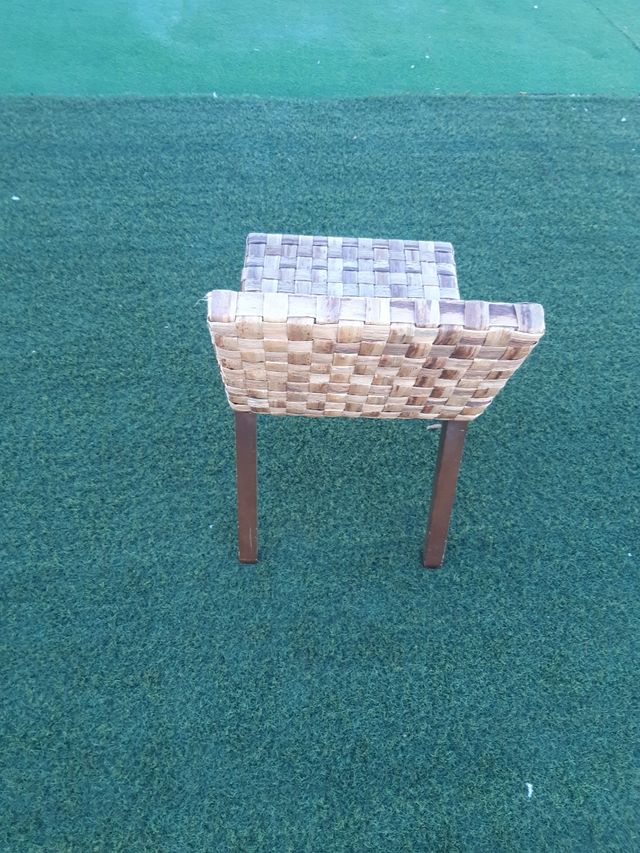 Silla mimbre marrón